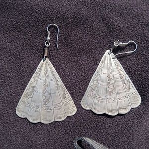 Earings-silver tone